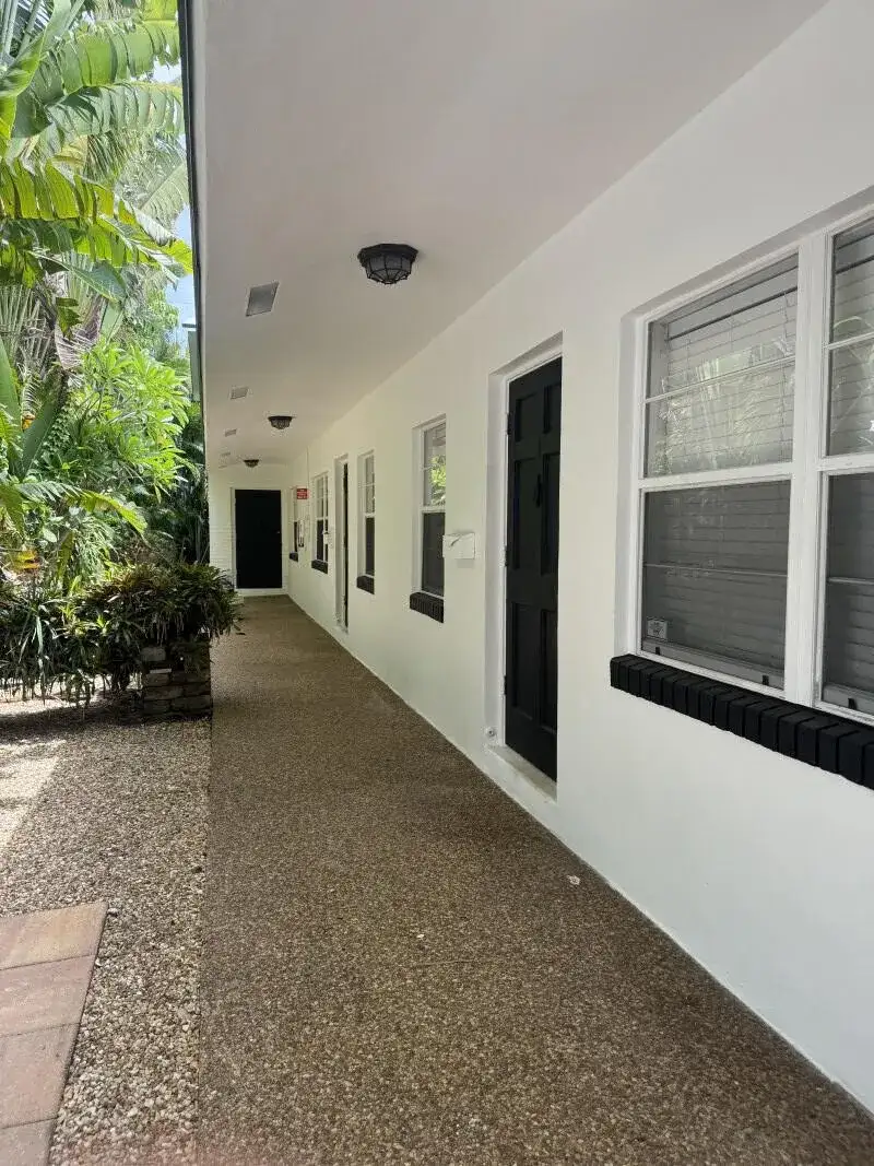 1640 NE 4th Place, Fort Lauderdale FL 33301 photo 2