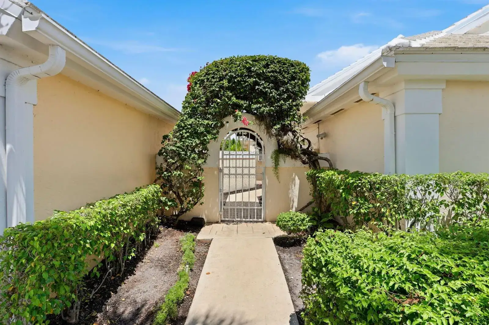 944 Dickens Place, West Palm Beach FL 33411 photo 2