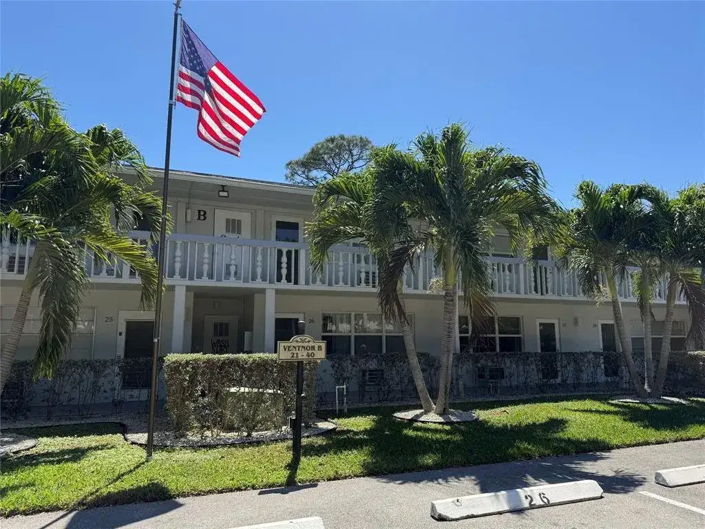 28 Ventnor B Drive, Deerfield Beach FL 33442 photo 2