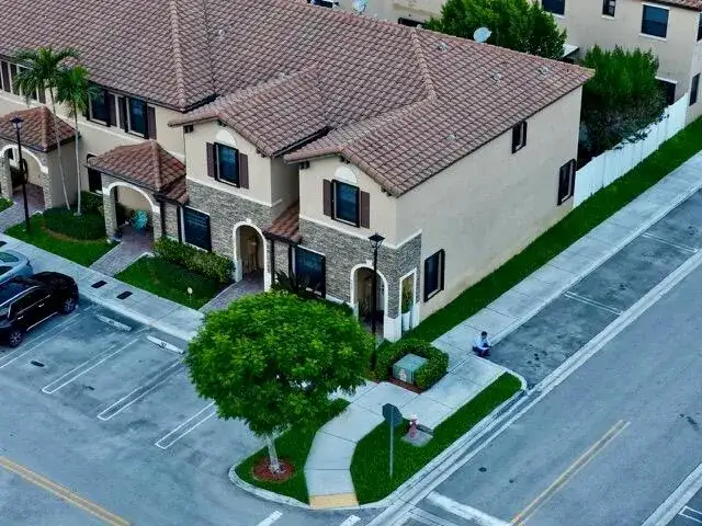9207 W 33RD Lane, Hialeah FL 33018 photo 3