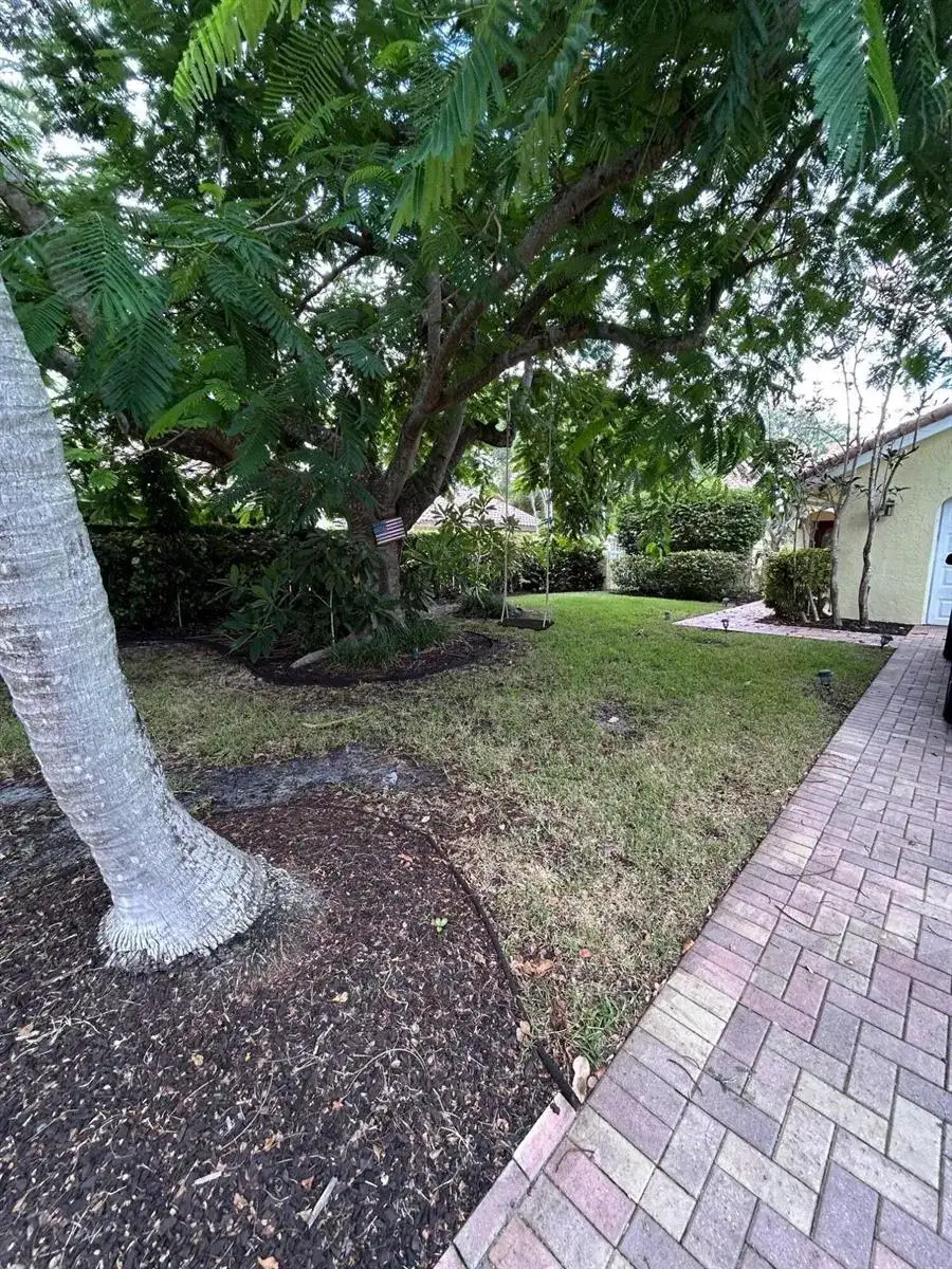 1330 NW 22nd Avenue, Delray Beach FL 33445 photo 2
