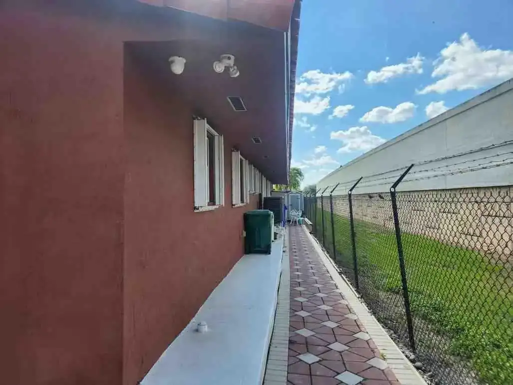 1195 NW 30TH Place, Miami FL 33125 photo 5