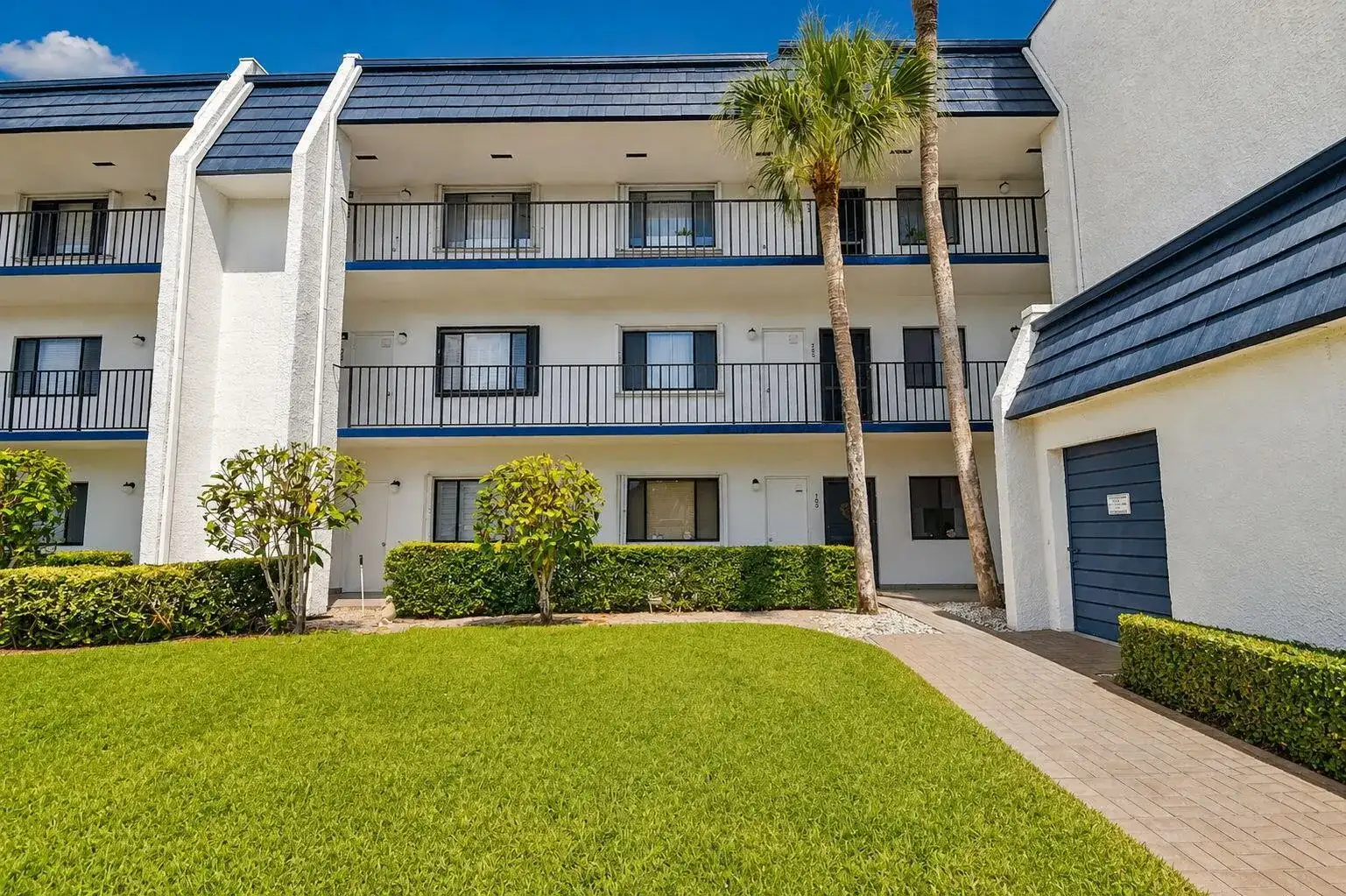 4483 LUXEMBURG Court # 103, Lake Worth FL 33467 photo 2