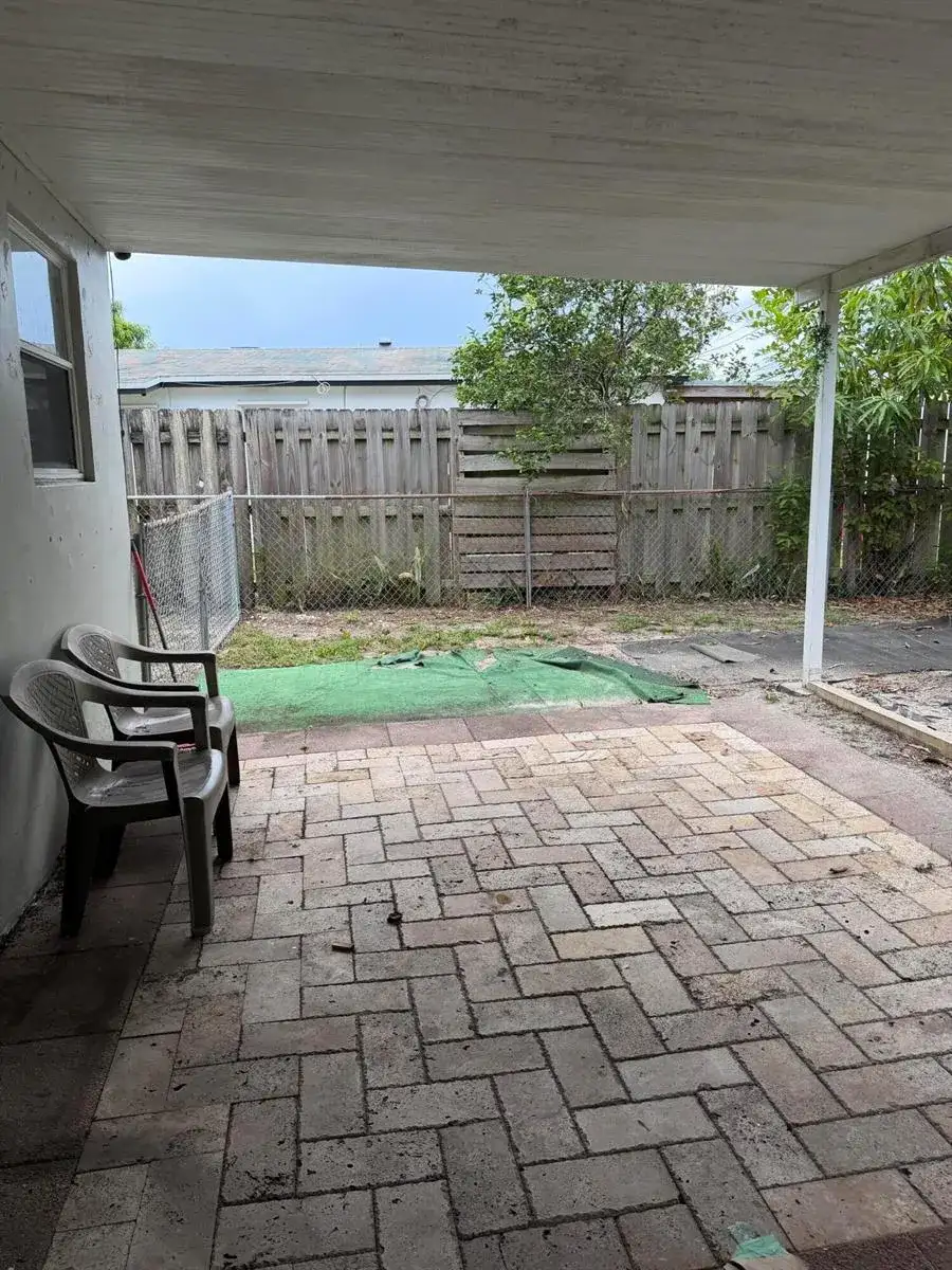 1501 N 70th Way, Hollywood FL 33024 photo 3