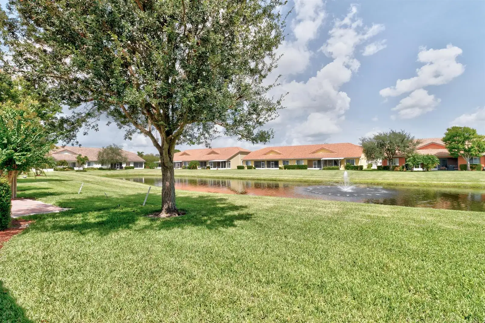 6380 OXFORD Circle # 104D, Vero Beach FL 32966 photo 2