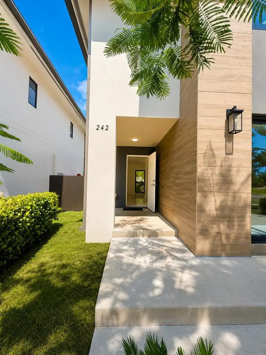 242 NW 11TH Court, Florida City FL 33034 photo 3