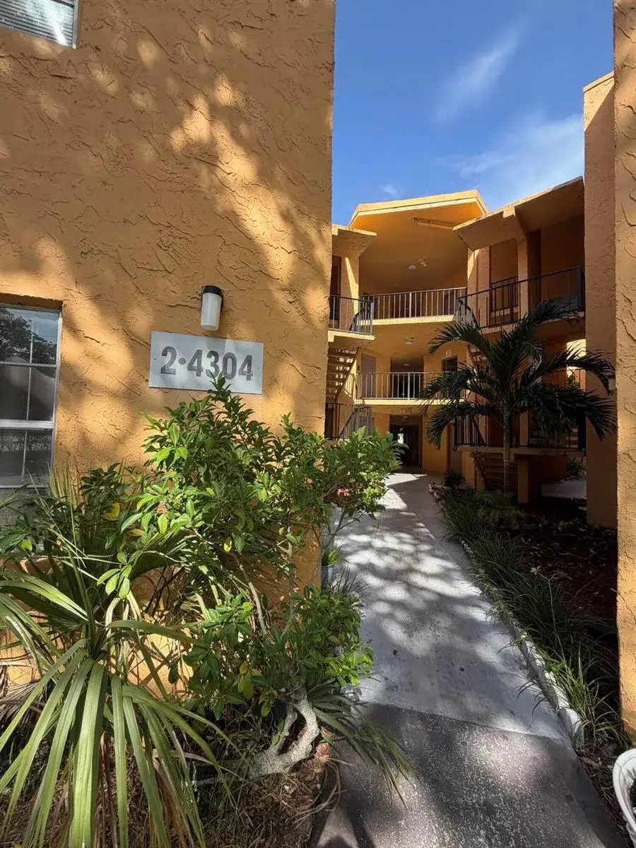 4304 NW 9th Ave # 3B, Deerfield Beach FL 33064 photo 2