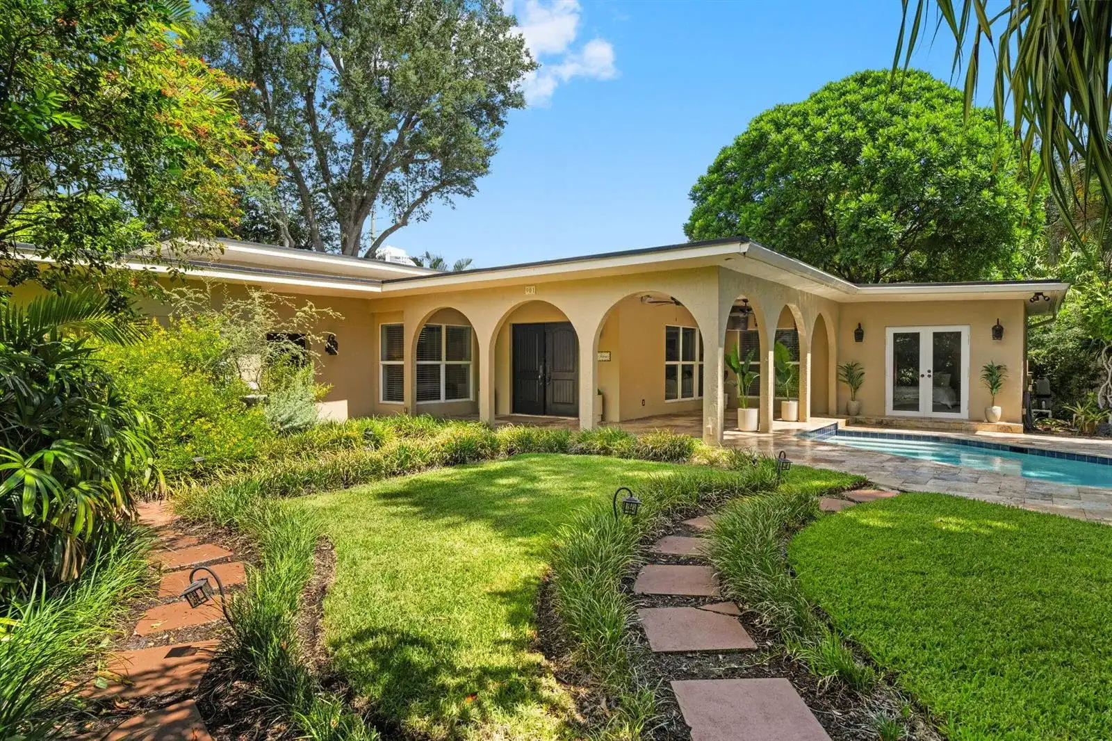 901 SE 6TH Street, Fort Lauderdale FL 33301 photo 2