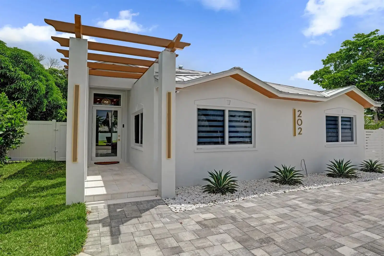 202 SE 4TH Street, Delray Beach FL 33483 photo 3