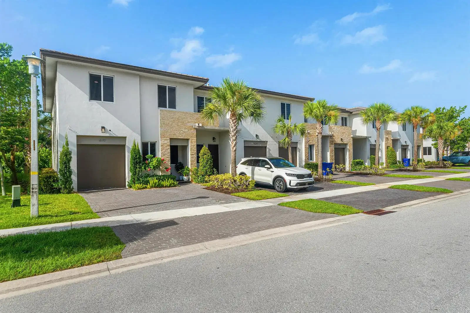 610 Pioneer Way, Royal Palm Beach FL 33411 photo 2