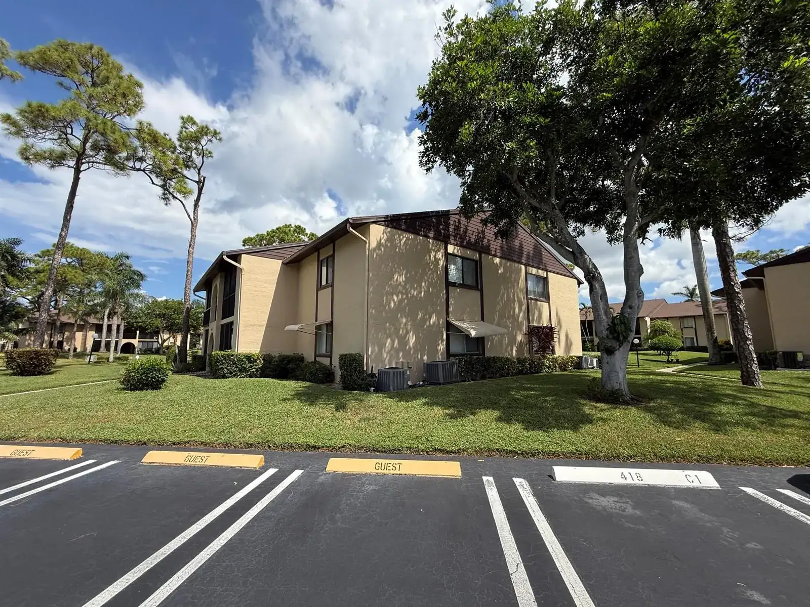 418 PINE GLEN Lane # 2, FL 33463 photo 2