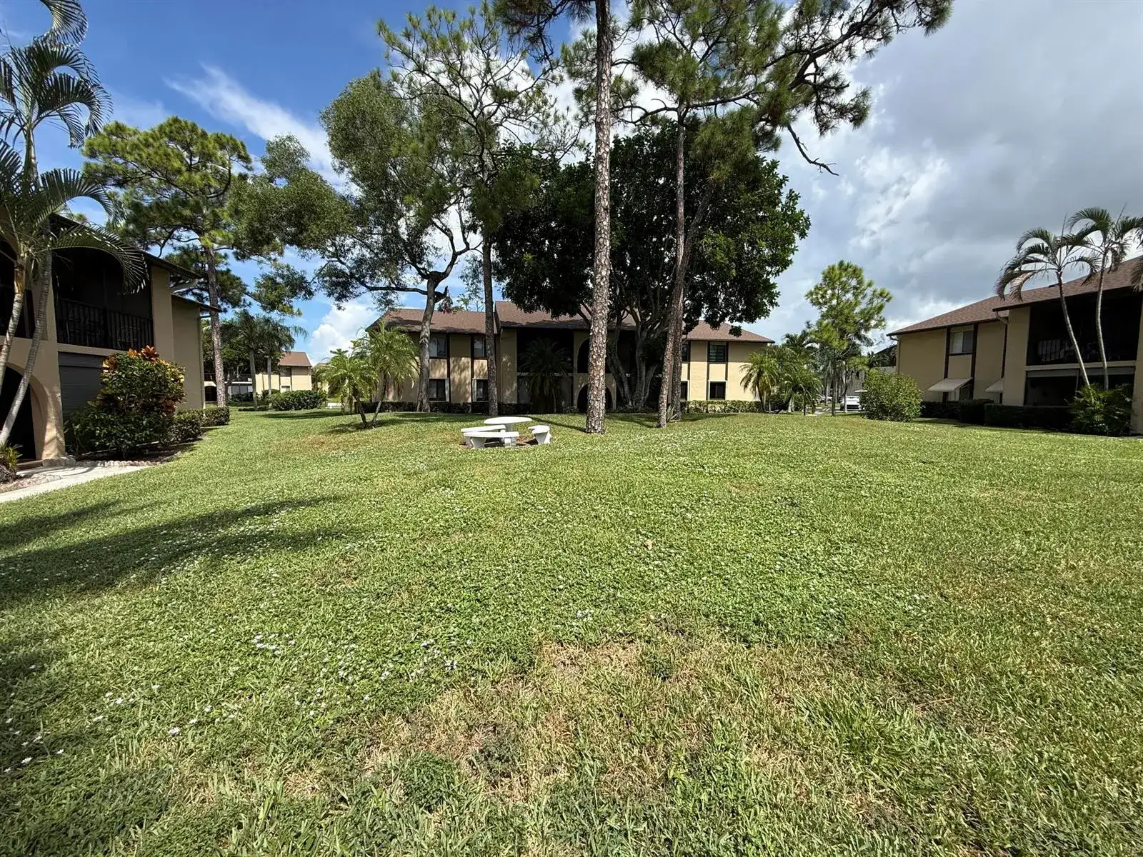 418 PINE GLEN Lane # 2, FL 33463 photo 4