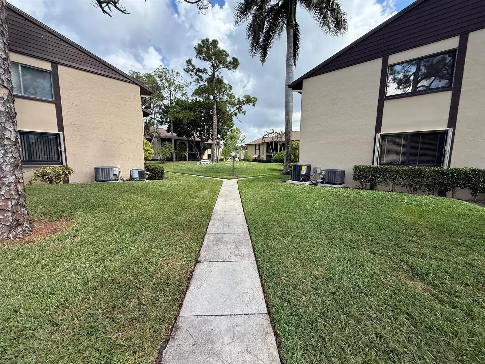 418 PINE GLEN Lane # 2, FL 33463 photo 5