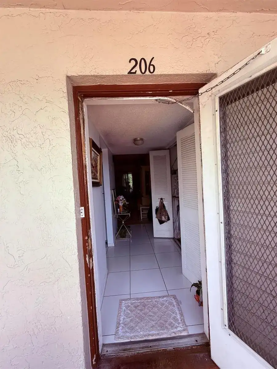 31 Abbey Lane # 206, Delray Beach FL 33446 photo 4