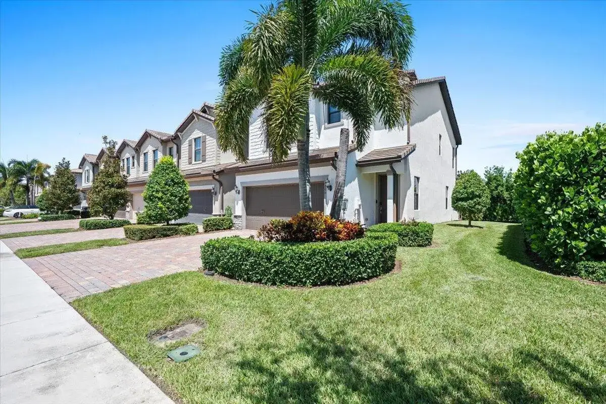 4606 San Fratello Circle, Lake Worth FL 33467 photo 2