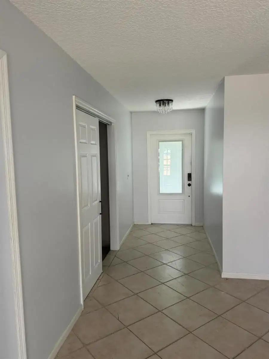 121 BEAUMONT Lane, Palm Beach Gardens FL 33410 photo 3
