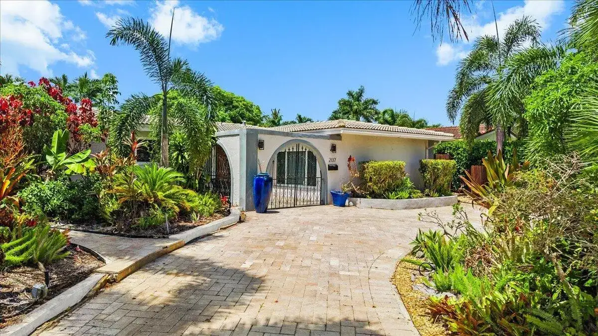 2137 NE 17TH Avenue, Wilton Manors FL 33305 photo 2