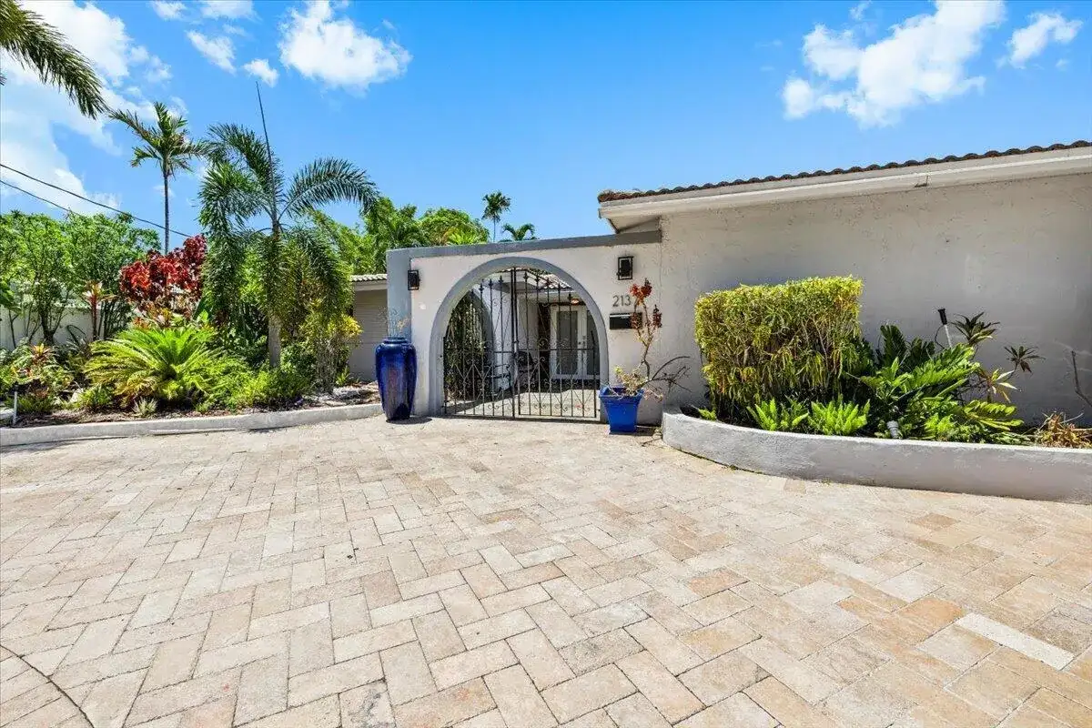 2137 NE 17TH Avenue, Wilton Manors FL 33305 photo 3