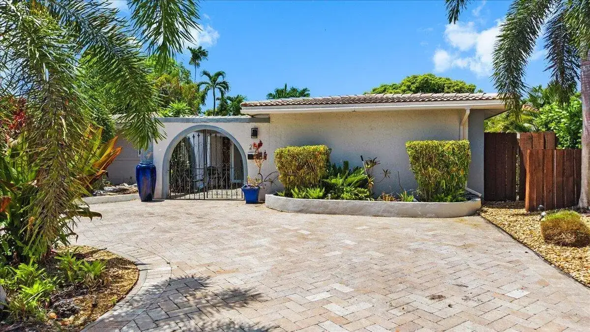 2137 NE 17TH Avenue, Wilton Manors FL 33305 photo 4