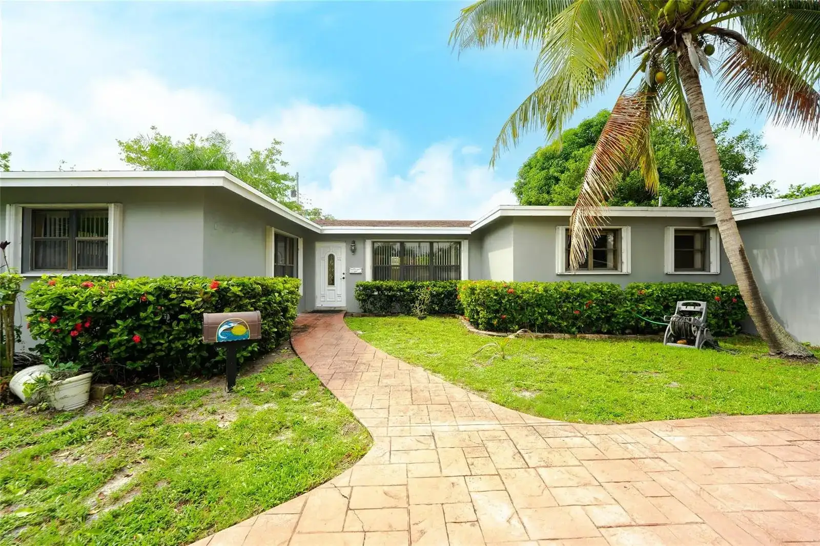 816 SE 13TH Court, Deerfield Beach FL 33441 photo 2