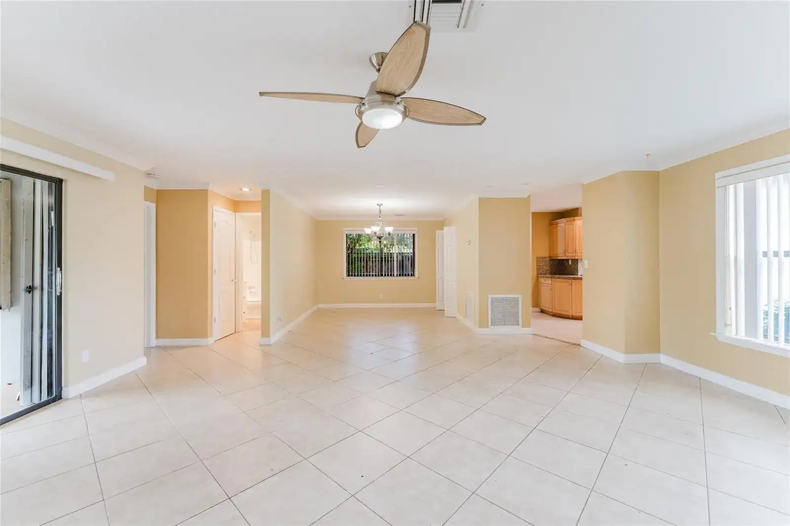 816 SE 13TH Court, Deerfield Beach FL 33441 photo 4