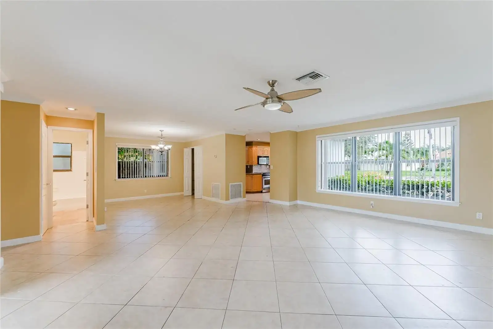816 SE 13TH Court, Deerfield Beach FL 33441 photo 5
