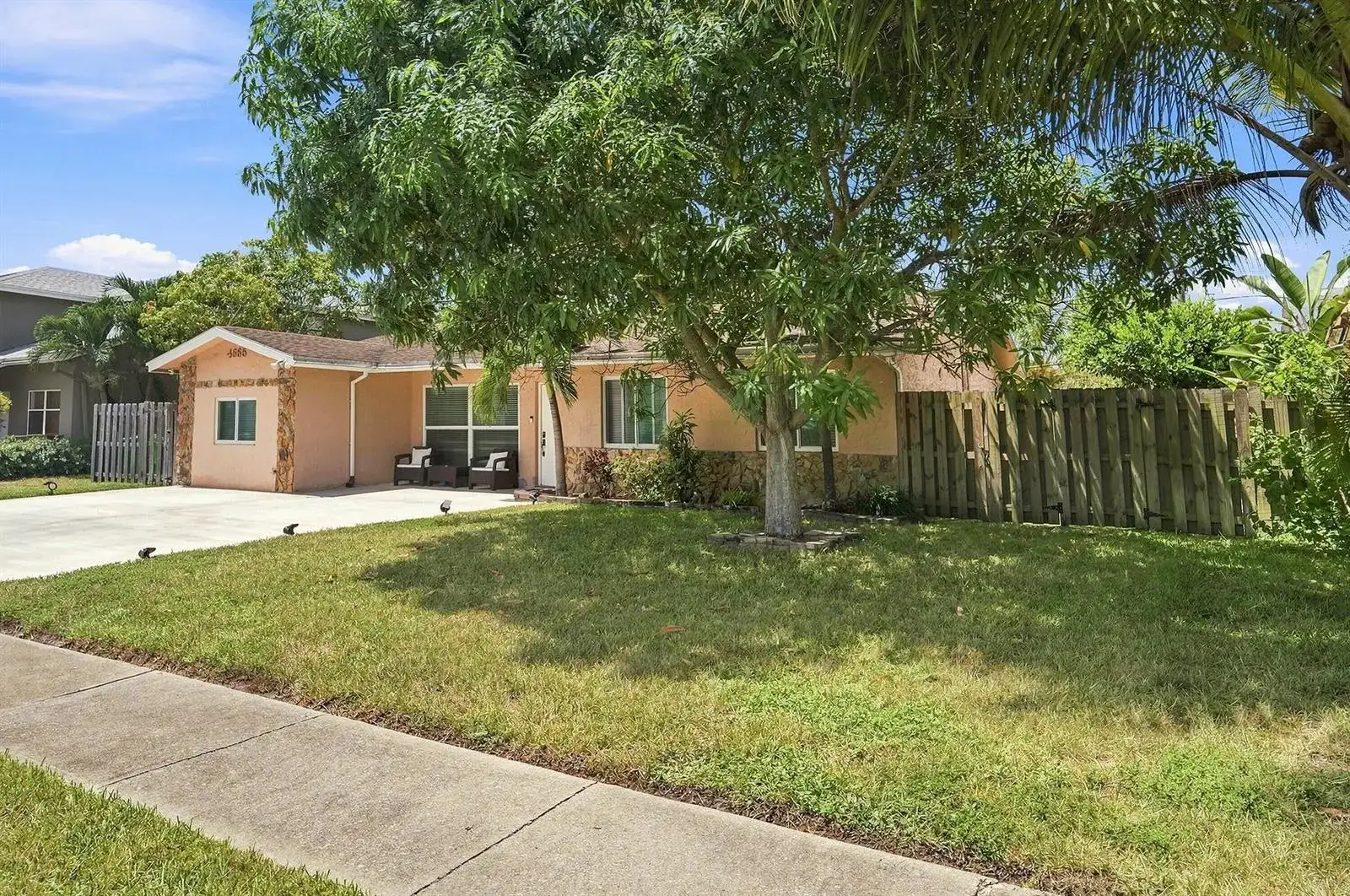 4665 NW 113TH Avenue, Sunrise FL 33323 photo 2