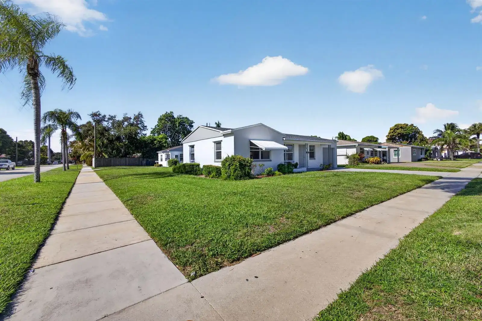 304 Cypress Drive, Lake Park FL 33403 photo 4