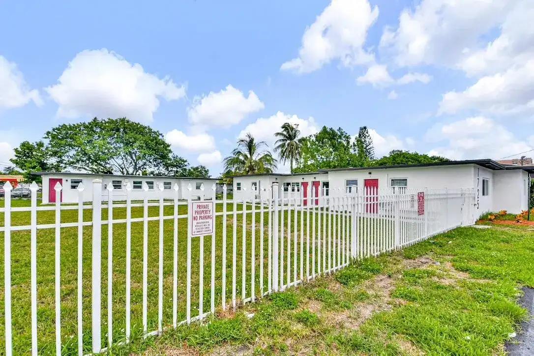1725 NE 148TH Street # 2, Miami FL 33181 photo 2