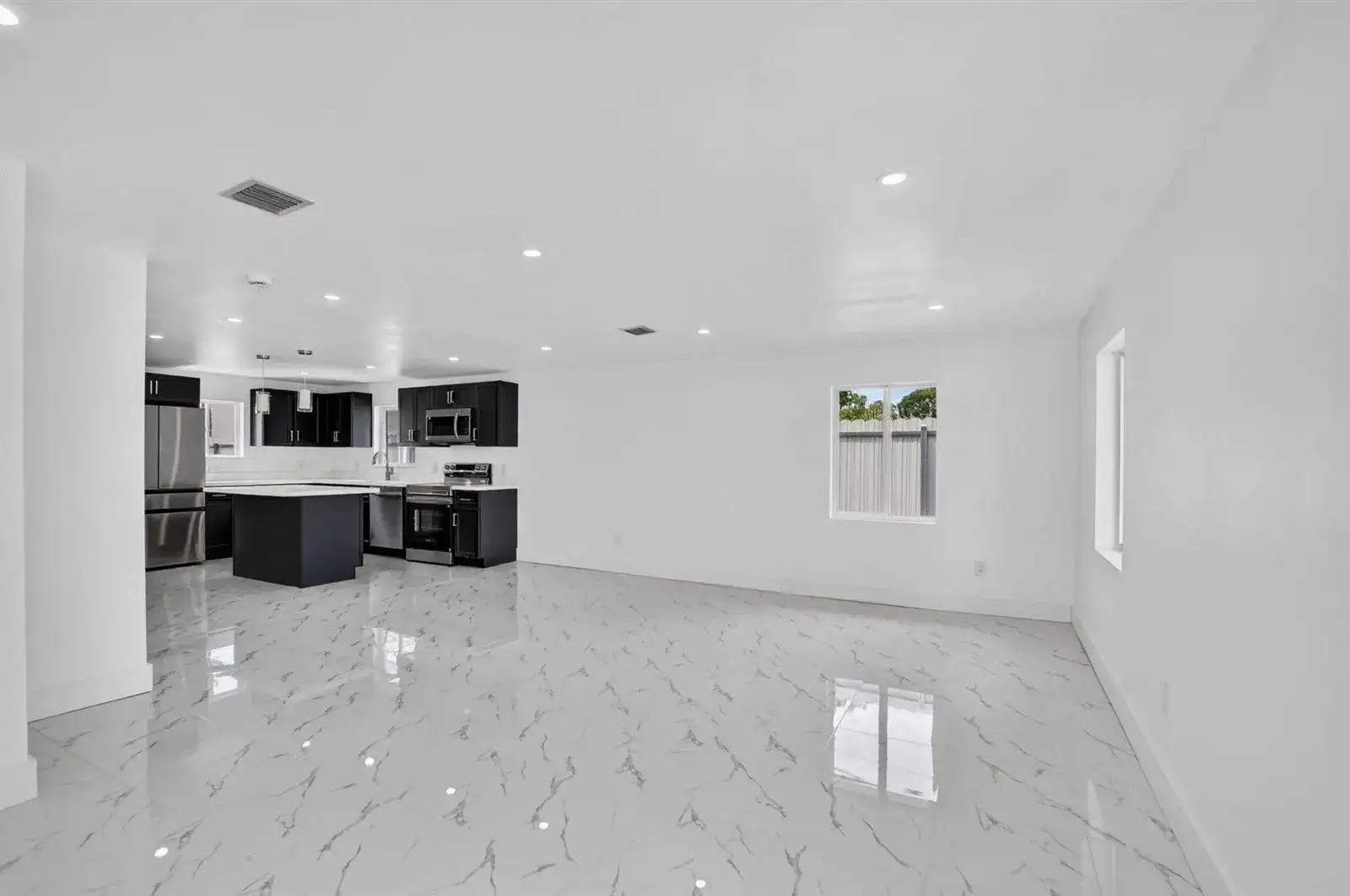 182 SW 6 Street, Deerfield Beach FL 33441 photo 4