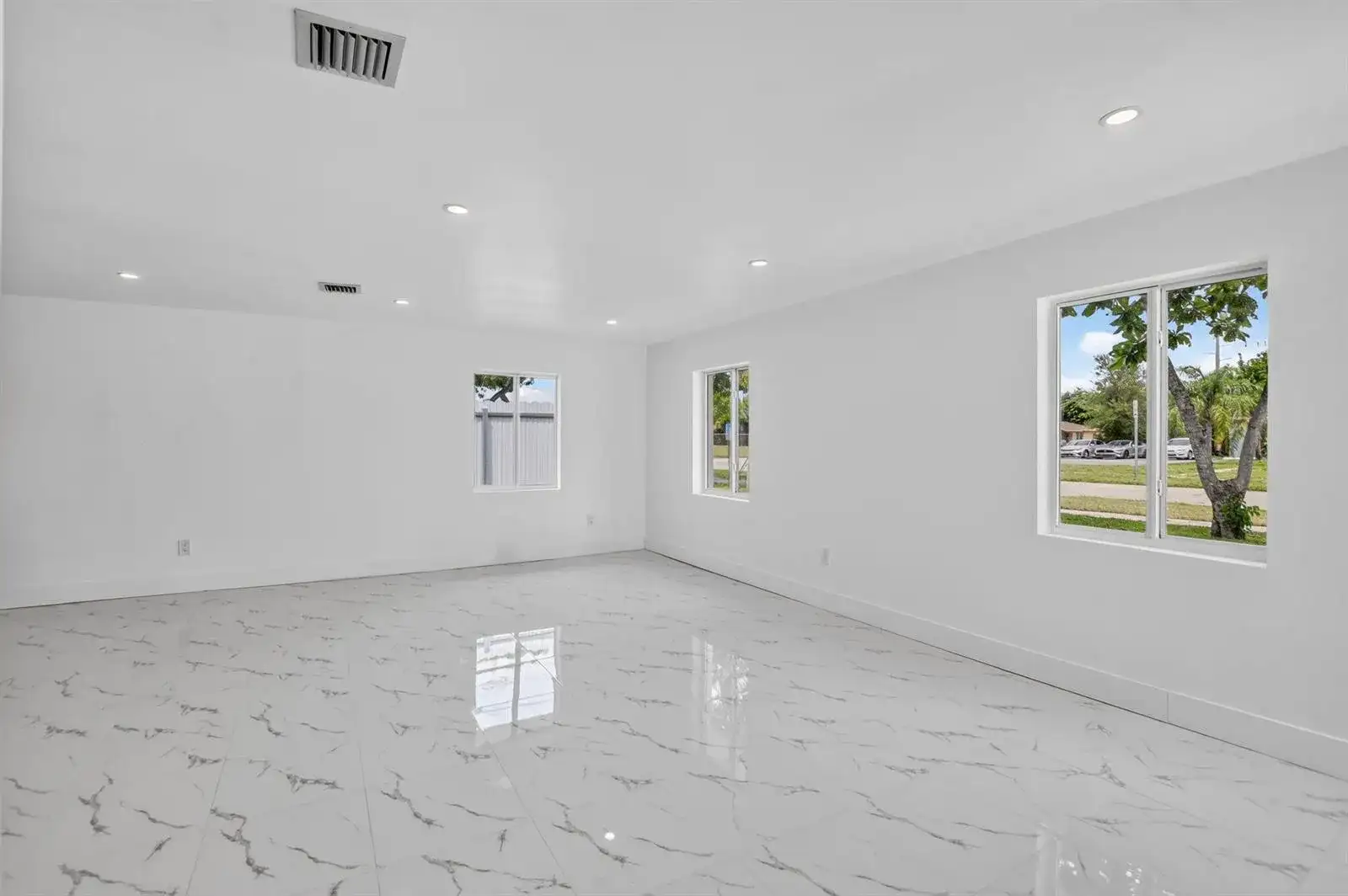 182 SW 6 Street, Deerfield Beach FL 33441 photo 5