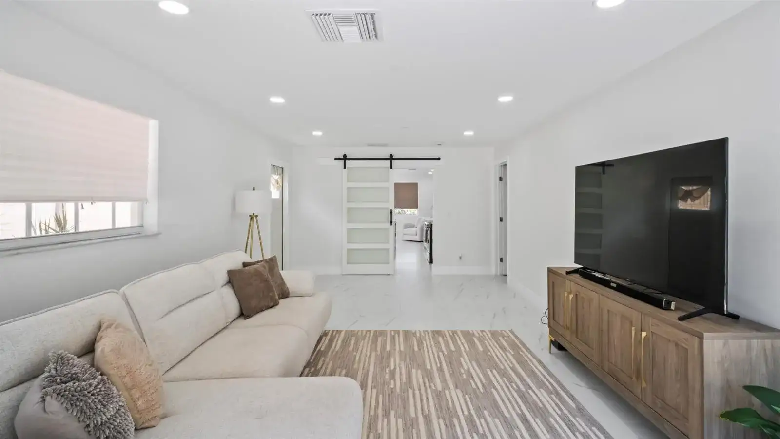 625 W 2ND Street, Riviera Beach FL 33404 photo 5