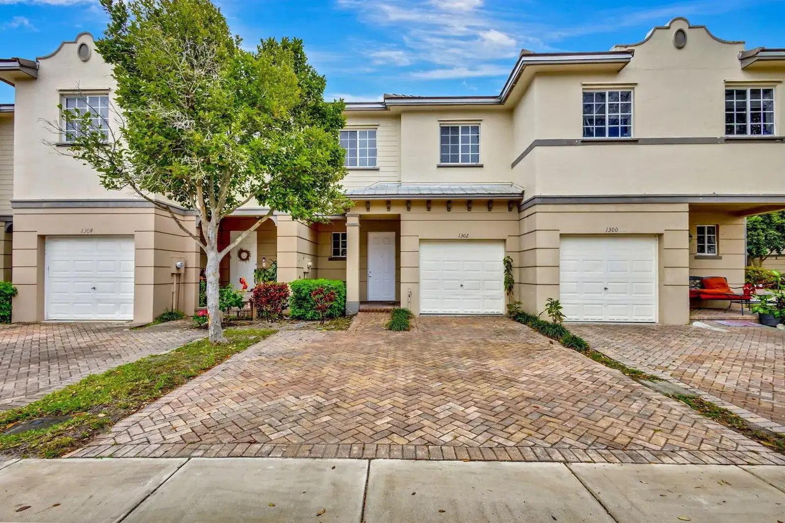 1302 LUCAYA Drive, Riviera Beach FL 33404 photo 2