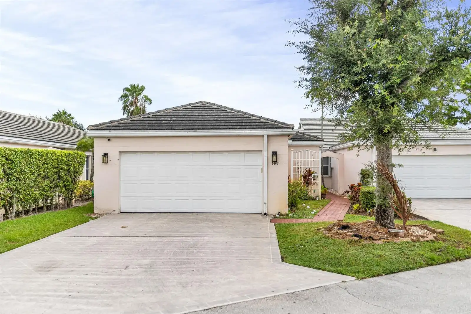 1066 Island Manor Drive, FL 33413 photo 2