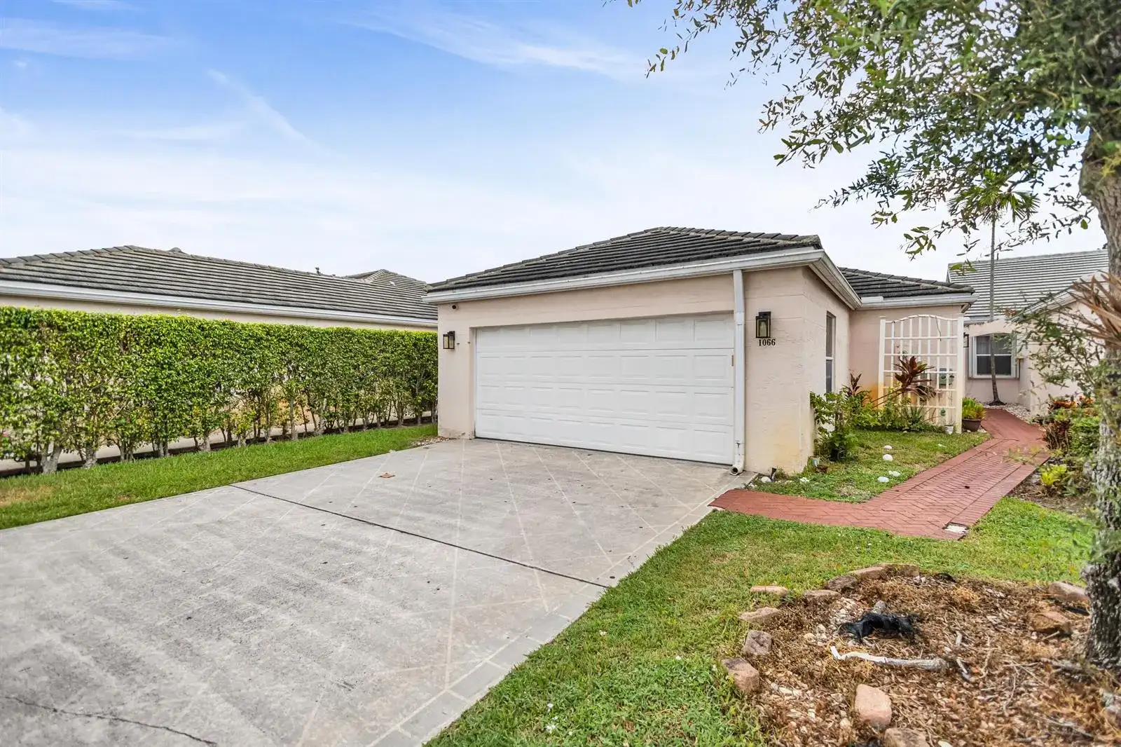 1066 Island Manor Drive, FL 33413 photo 3