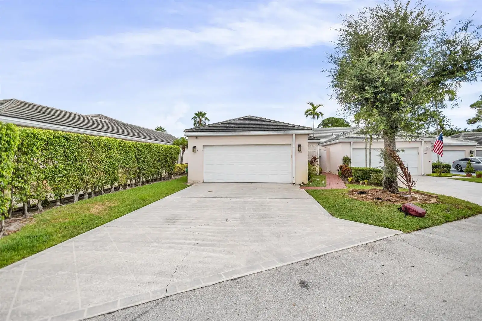 1066 Island Manor Drive, FL 33413 photo 4
