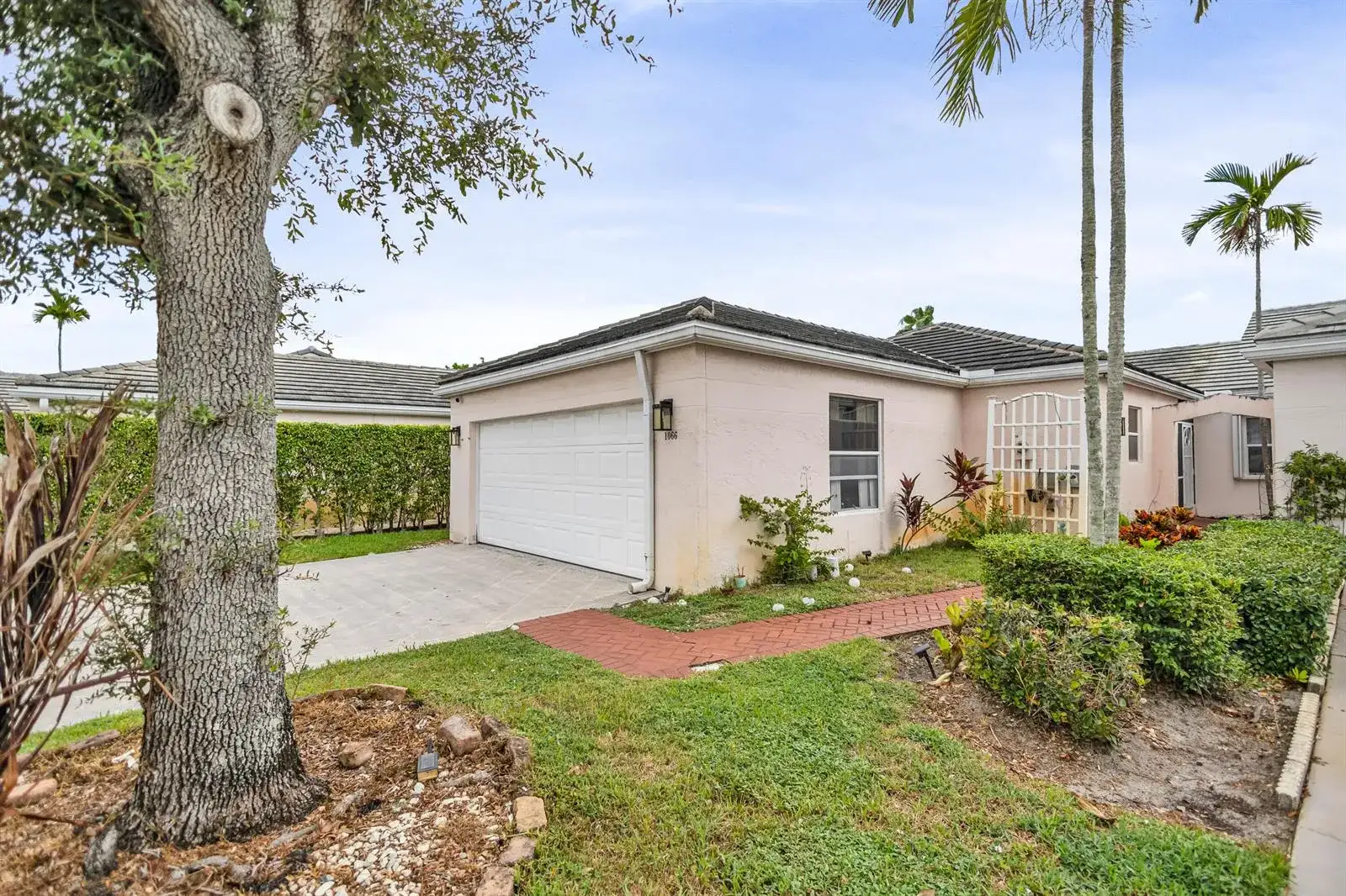 1066 Island Manor Drive, FL 33413 photo 5