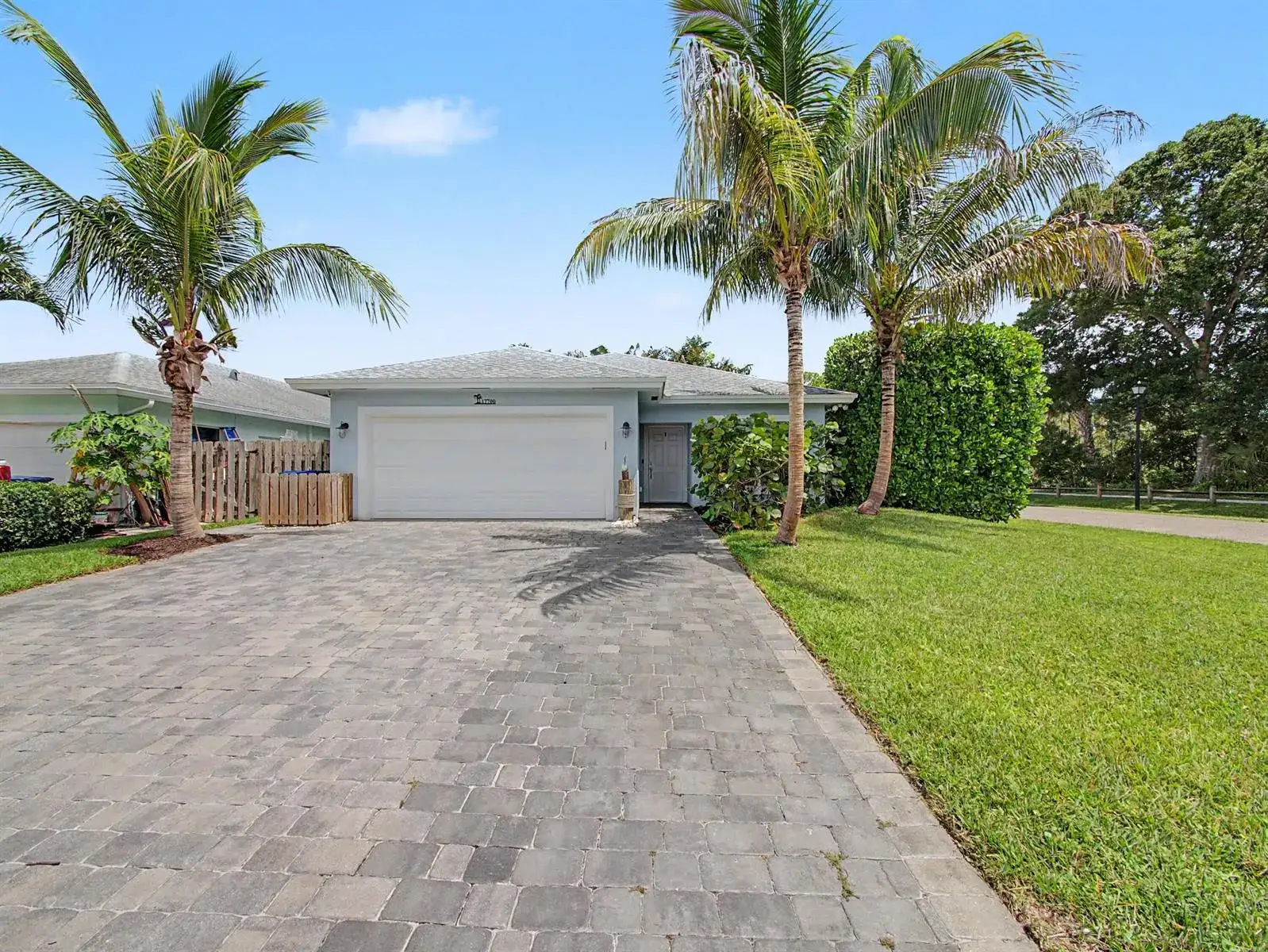 17700 Cornelia Avenue, Jupiter FL 33458 photo 2