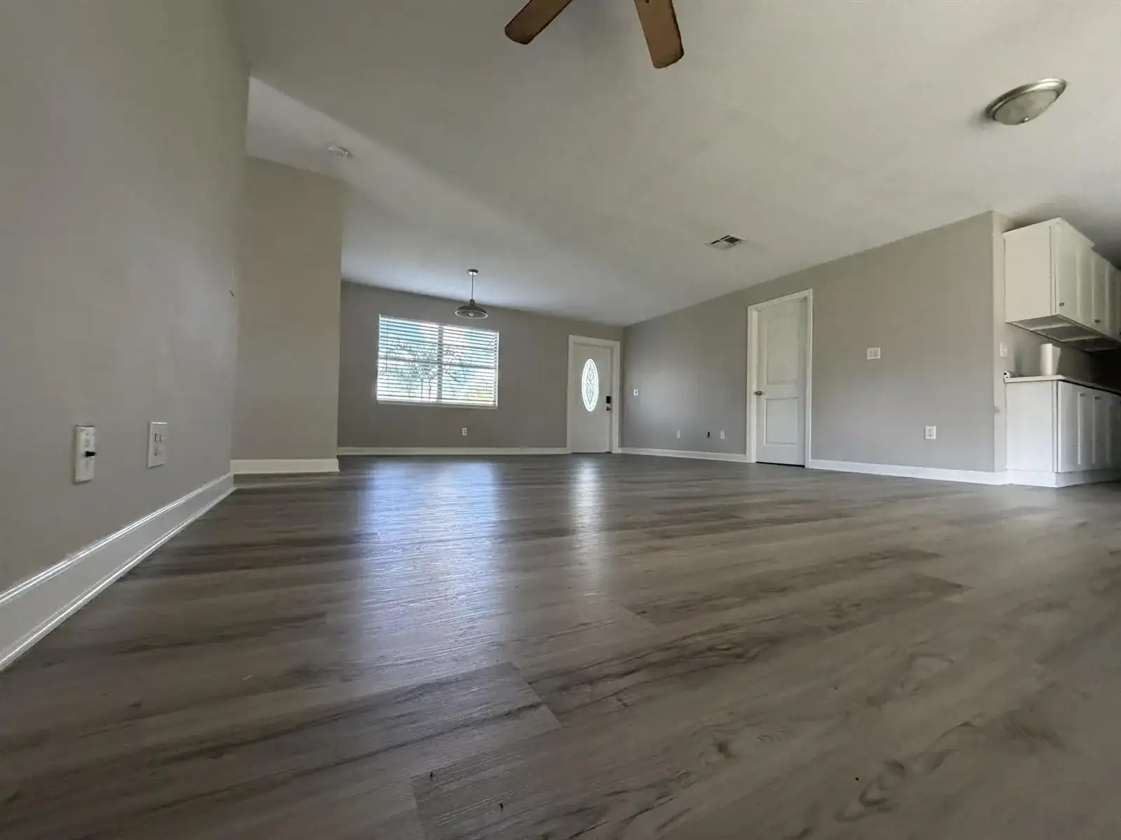 1633 SE ARAPAHO Avenue, Stuart FL 34994 photo 4