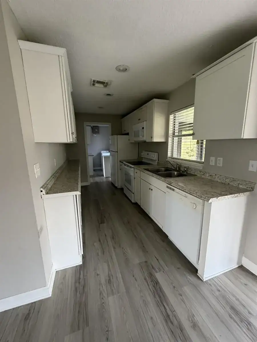 1633 SE ARAPAHO Avenue, Stuart FL 34994 photo 5
