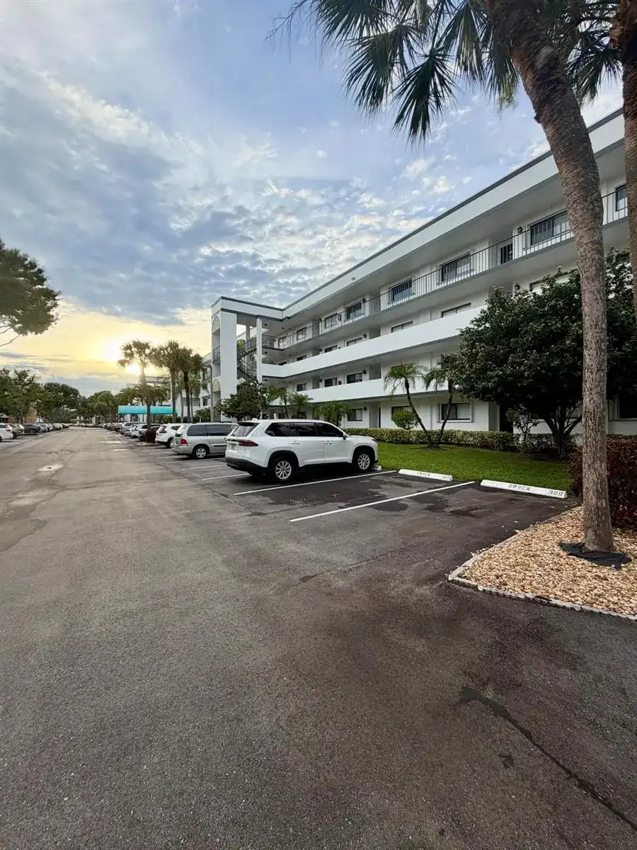 4725 LUCERNE LAKES E # 214, Lake Worth FL 33467 photo 3