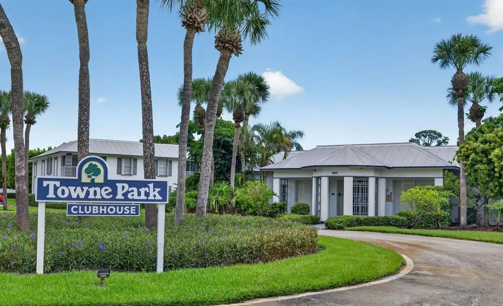 803 SE CENTRAL Parkway # 9, Stuart FL 34994 photo 2