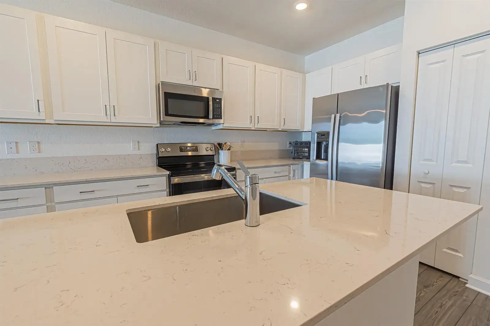 870 SE Grovebush Lane, Port St. Lucie FL 34984 photo 4