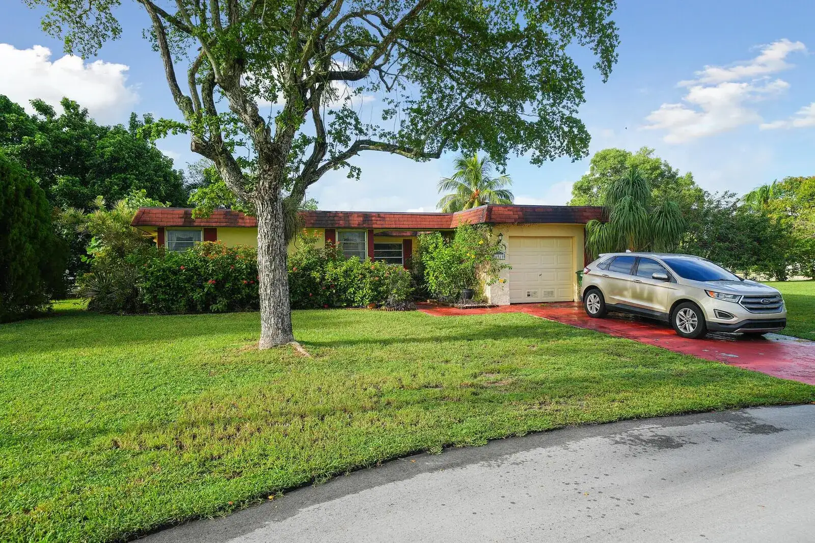 6311 NW 72nd Avenue, Tamarac FL 33321 photo 2