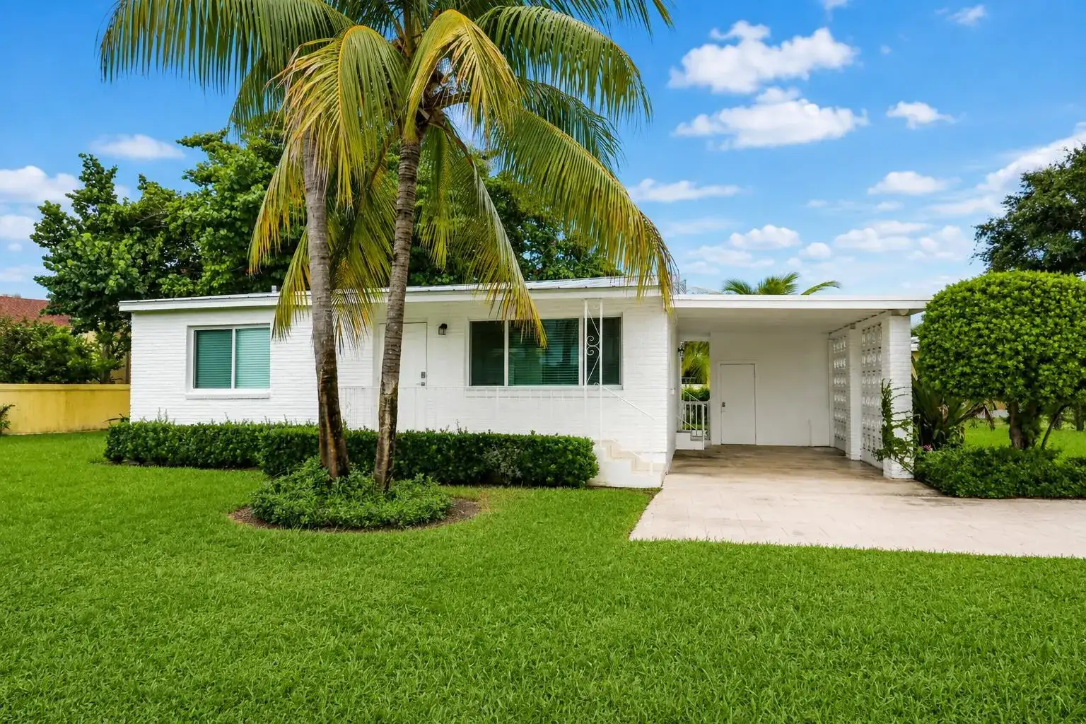 2516 Lorraine Court, North Palm Beach FL 33403 photo 2