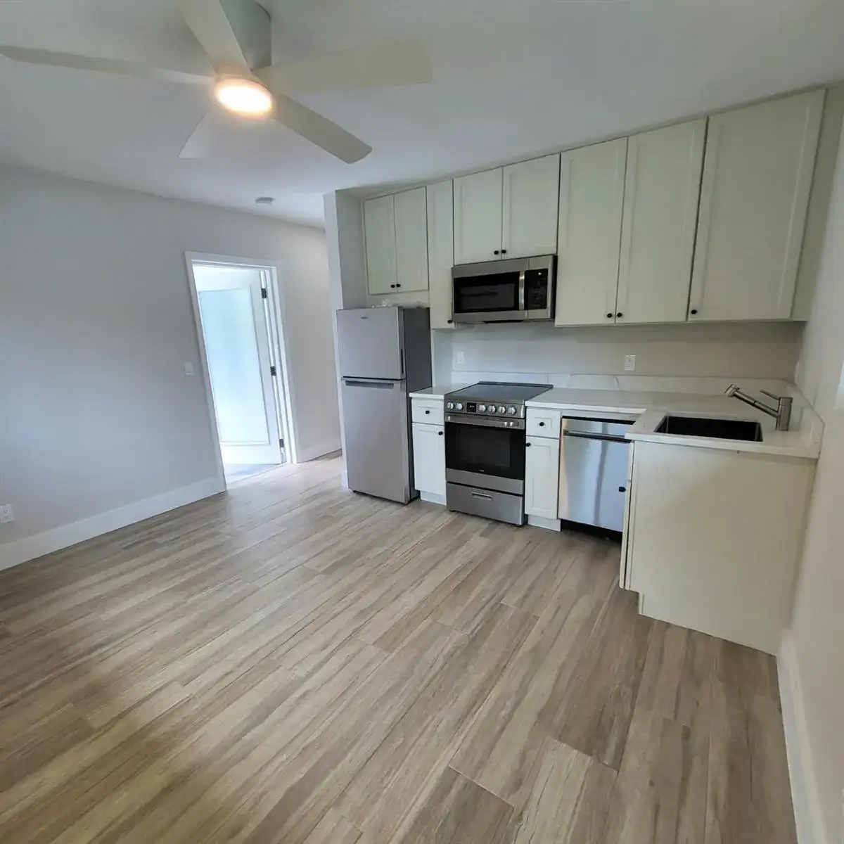 809a NW 30th Court # 809A, Wilton Manors FL 33311 photo 4