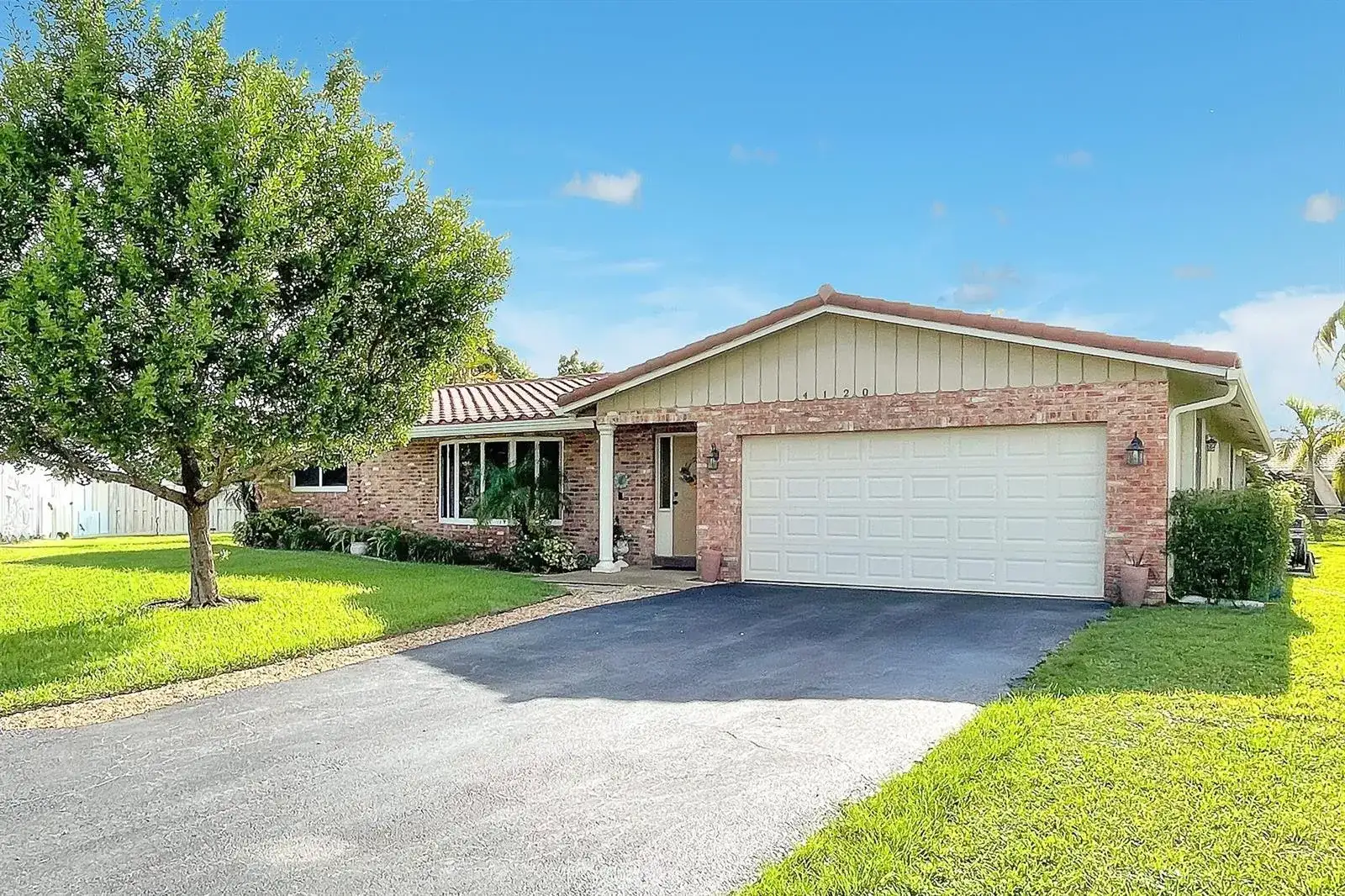 4120 NW 106TH Avenue, Coral Springs FL 33065 photo 2