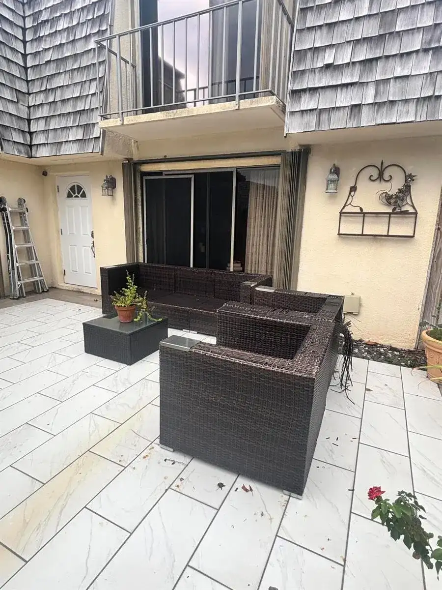 113 W LAKE ARBOR Drive, Palm Springs FL 33461 photo 3