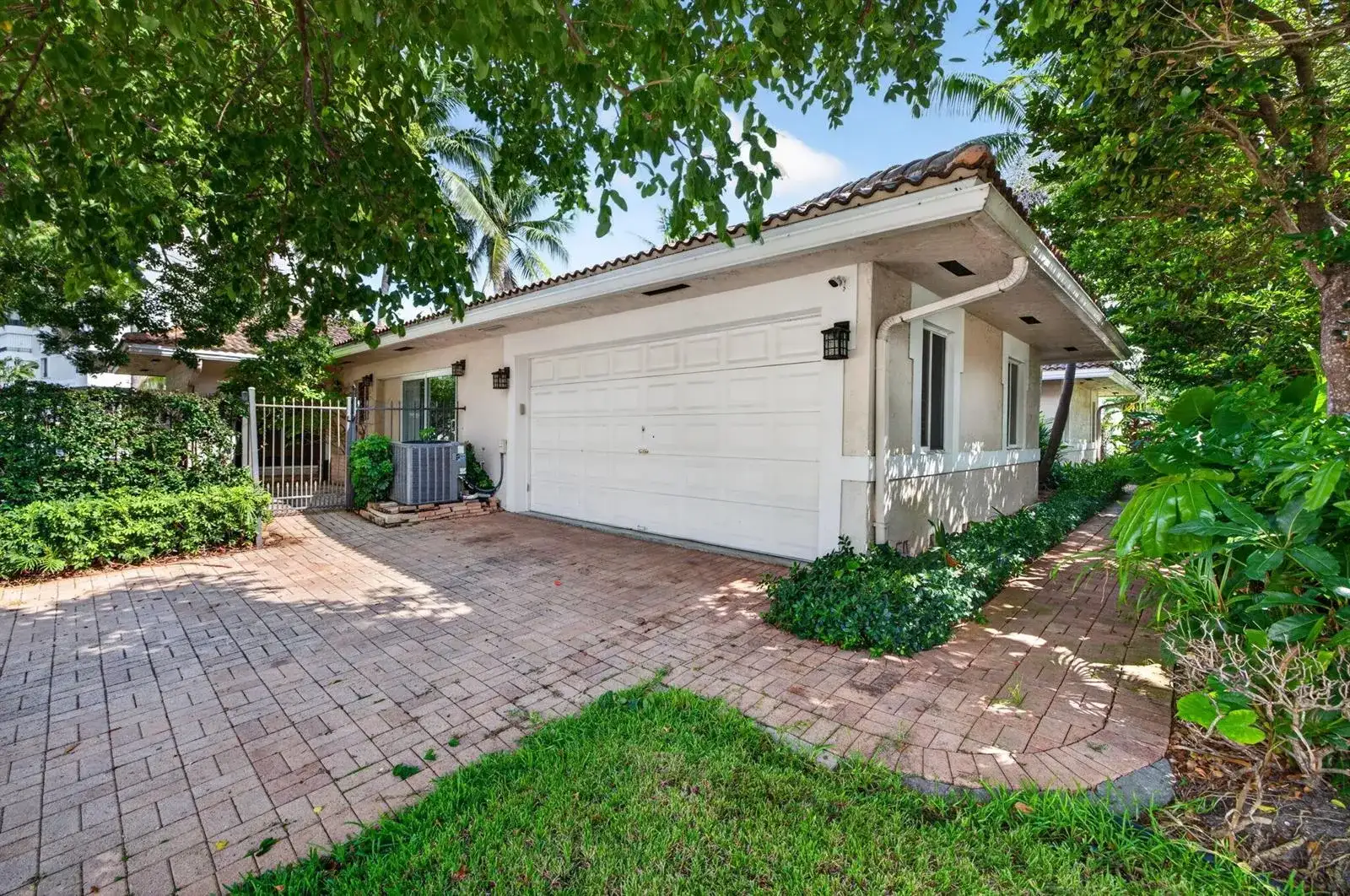 1920 E Terra Mar Drive, Lauderdale By The Sea FL 33062 photo 4