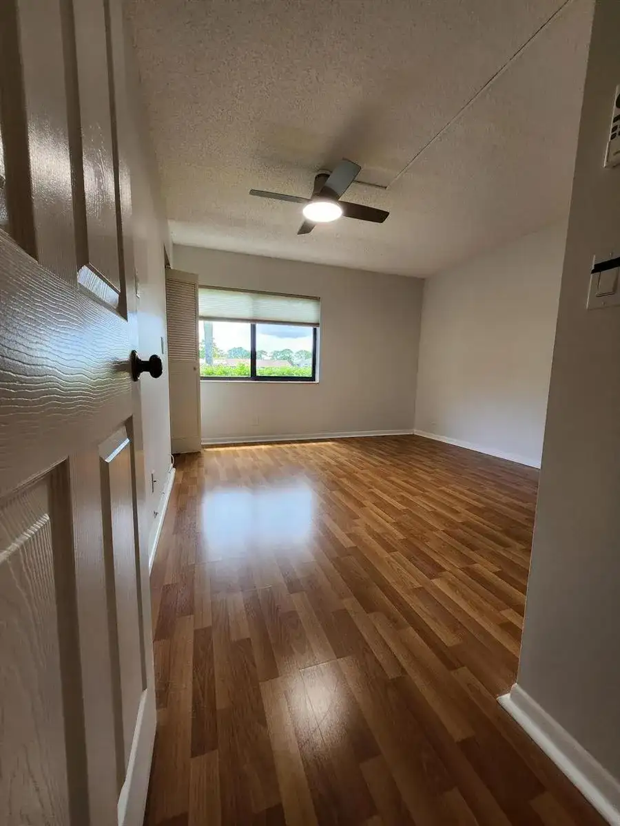 311 KNOTTY PINE Circle # 1, FL 33463 photo 2